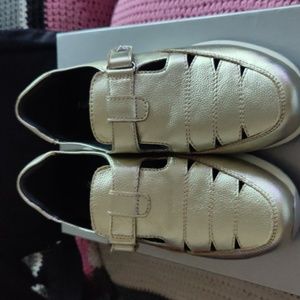 Women's size 7 Vaneli Sport comfortable cut out shoe.